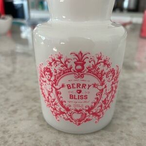 “New” Leoben Company Berry Bliss Floral/Angel Candle 9 oz